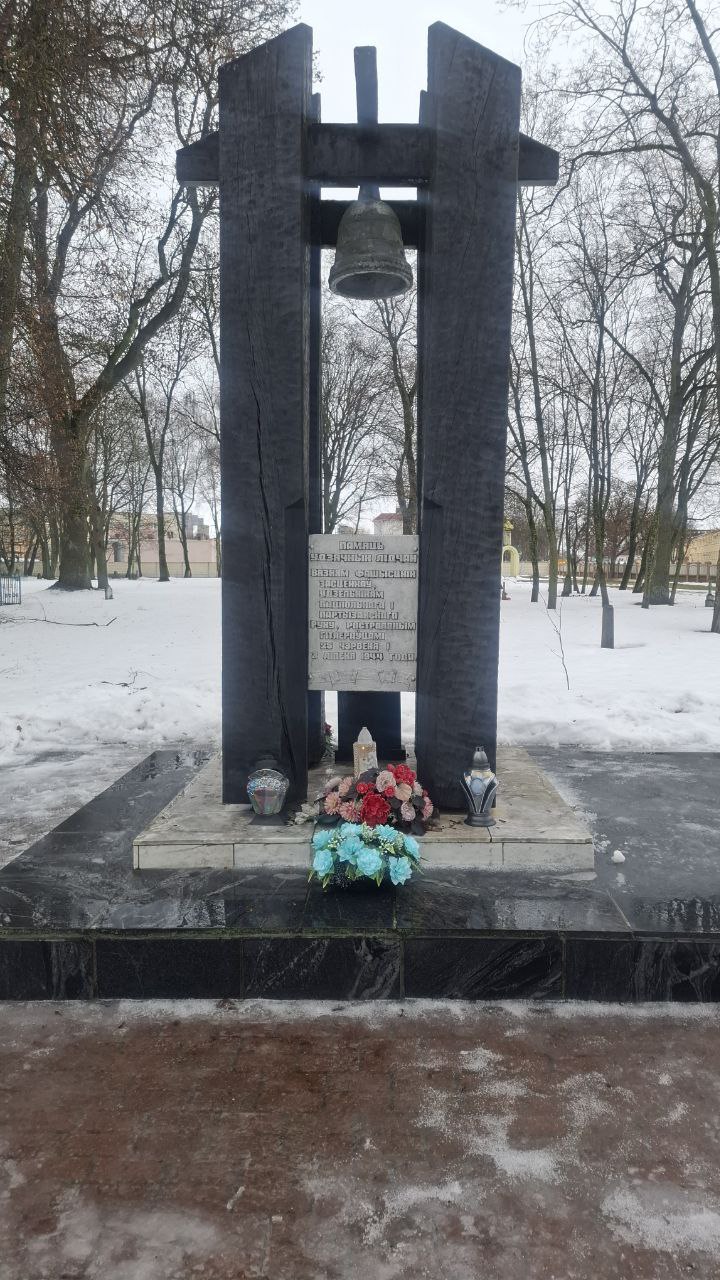 Участники акции у Братской могилы № 5871